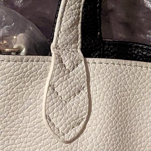 Malibu Skye Reversable Tote with Wristlet and Adjustable Strap NWT - Picture 7 of 11